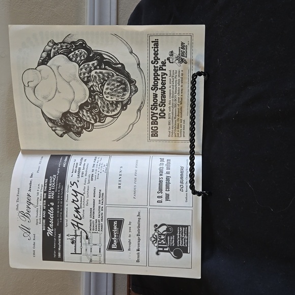 1975 George Carlin Program - Picture 4 of 9